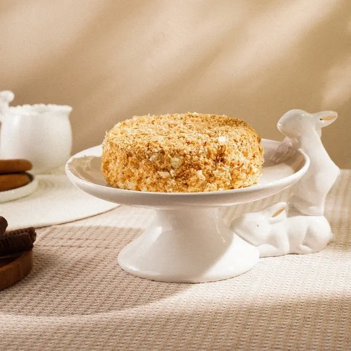 Подставка для торта и пирожных SL Home &laquo;Пасхальные кролики&raquo;, 30.5&times;25&times;15.5 см, доломит, белое