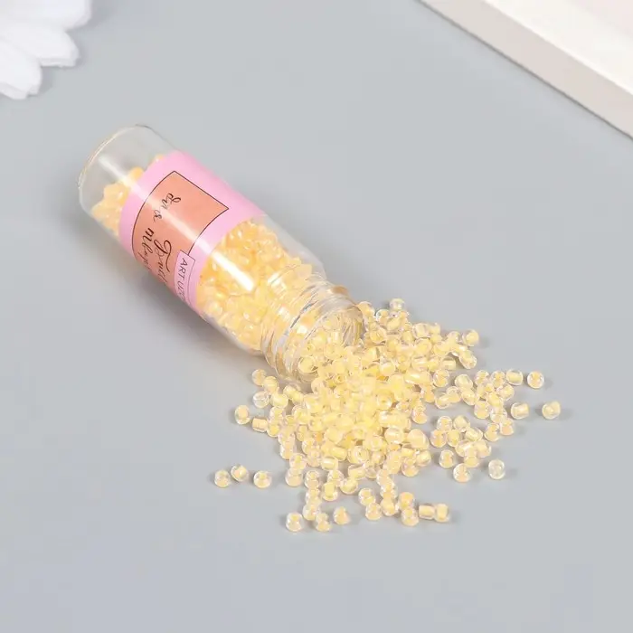 Бисер 8/0 в бутылочке  Бисер 8/0 в бутылочке "Полупрозрачный с цв.серединой. Персик" светится под УФ 20 гр 6х2х2 см