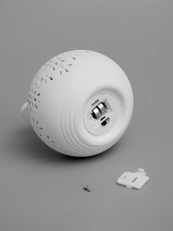 Ёлочный шар &laquo;Снежинки&raquo;, 9&times;9&times;9.8 см, 1 LED, керамика, от батареек LR44&times;2, свечение тёплое белое