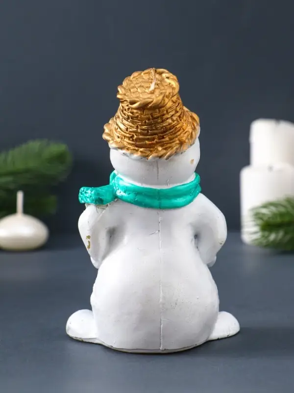 Свеча фигурная "Снеговик в золотом колпаке" 8,5х5,5х14 см