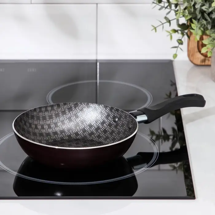 Сковорода &laquo;Хозяюшка&raquo;, d=16 см, пластиковая ручка, антипригарное покрытие, алюминий, бордовая