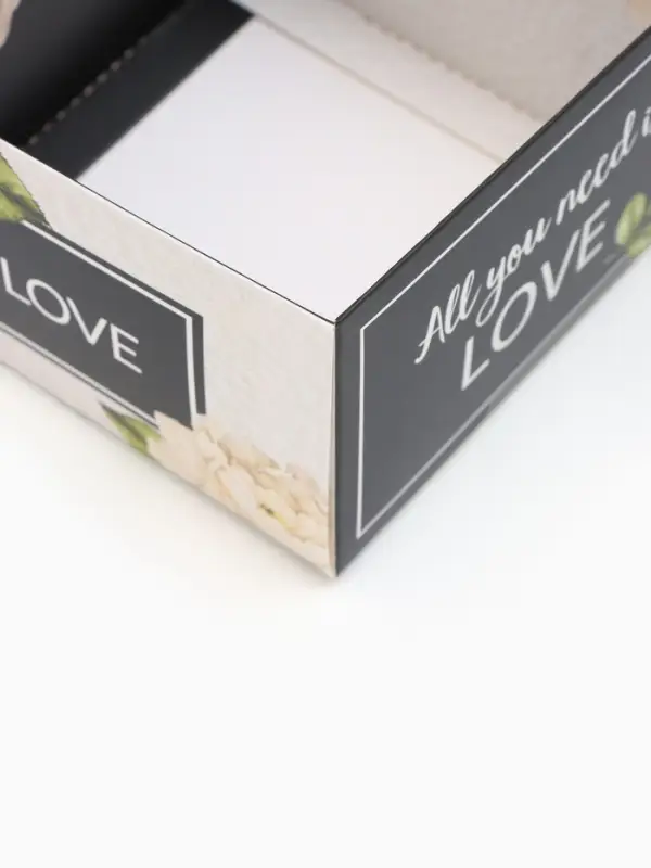 Коробка самосборная Love, размер 11&times;11&times;7 см, плотность 270 г/м&sup2;