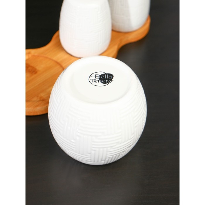 Набор фарфоровый для специй на бамбуковой подставке BellaTenero, 3 предмета: солонка 70 мл, перечница 70 мл, сахарница с ложкой 260 мл, цвет белый Набор фарфоровый для специй на бамбуковой подставке BellaTenero, 3 предмета: солонка 70 мл, перечница 70 мл, сахарница с ложкой 260 мл, цвет белый