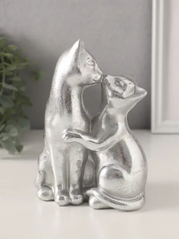 Фигурка полистоун &laquo;Кот с кошкой. Поцелуй&raquo;, серебро, 12&times;7.5&times;16 см