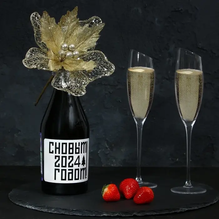 Украшение на бутылку «Любовь» Украшение на бутылку «Любовь»