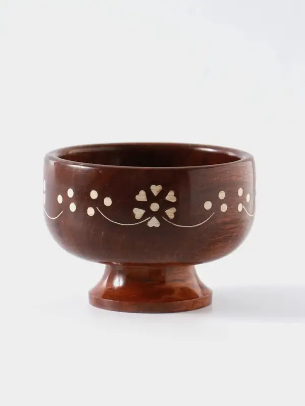 Чаша на ножке &laquo;В самое сердце&raquo;, 10&times;10&times;7 см, дерево шишам