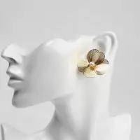 Серьги с жемчугом &laquo;Цветы&raquo;, лёгкие, белые в золоте