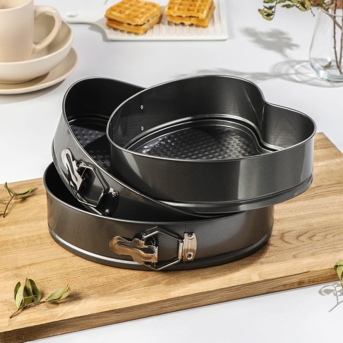 Набор форм для выпечки разъёмных Доляна «Элин. Сердце», 3 предмета: 23/25/29×6 см, антипригарное покрытие, цвет чёрный Набор форм для выпечки разъёмных Доляна «Элин. Сердце», 3 предмета: 23/25/29×6 см, антипригарное покрытие, цвет чёрный