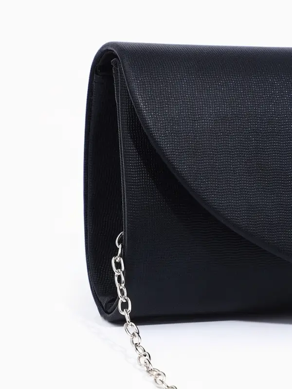 Сумка-клатч вечерняя на магните, на серебристой цепочке, чёрная