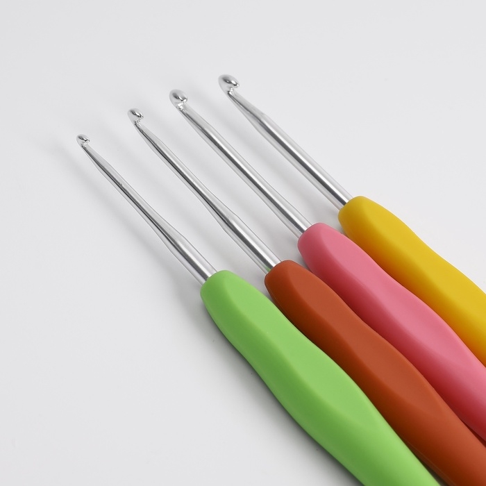 Набор крючков для вязания, d = 2-3,5 мм, 14 см, 4 шт, цвет разноцветный Набор крючков для вязания, d = 2-3,5 мм, 14 см, 4 шт, цвет разноцветный