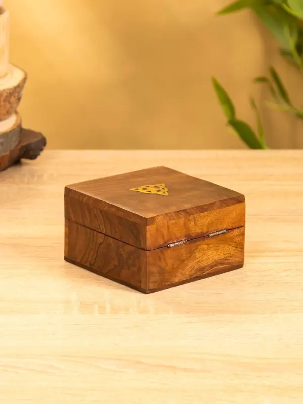 Шкатулка  Шкатулка "Трикветр" 10х10х6 см, дерево шишам