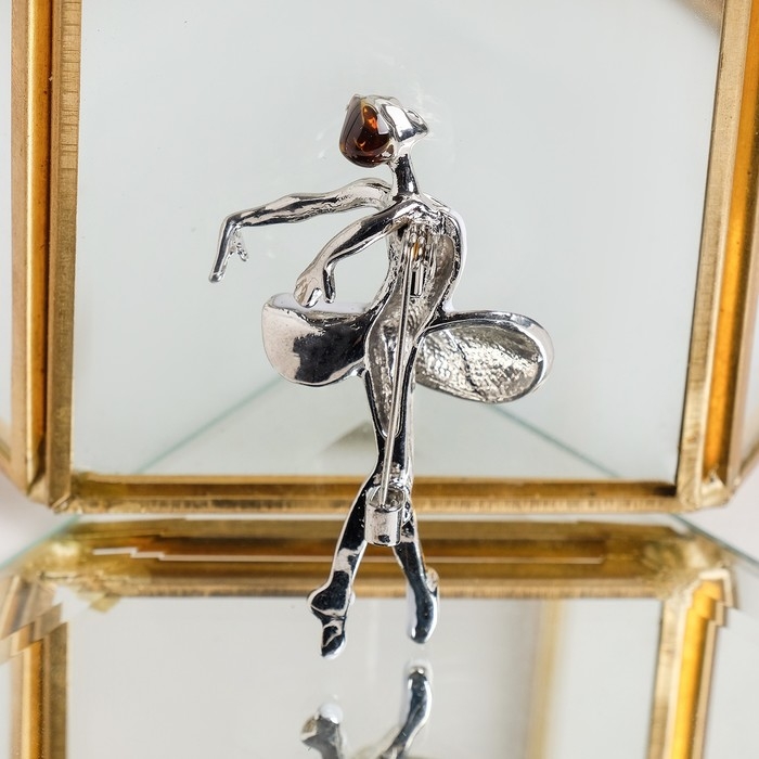 Брошь «Балерина» в пуантах, цвет белый в серебре Брошь «Балерина» в пуантах, цвет белый в серебре