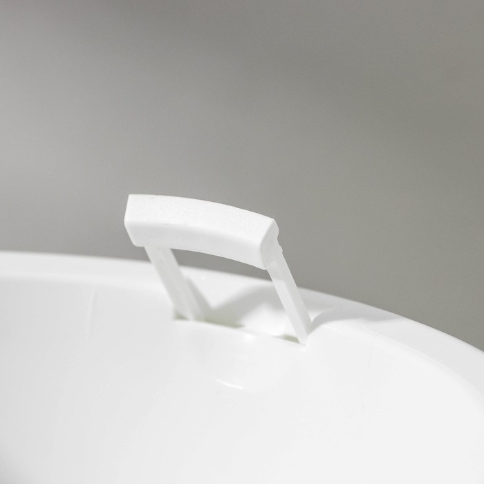 Кашпо для цветов со вставкой «Валенсия», 2,8 л, цвет белый Кашпо для цветов со вставкой «Валенсия», 2,8 л, цвет белый