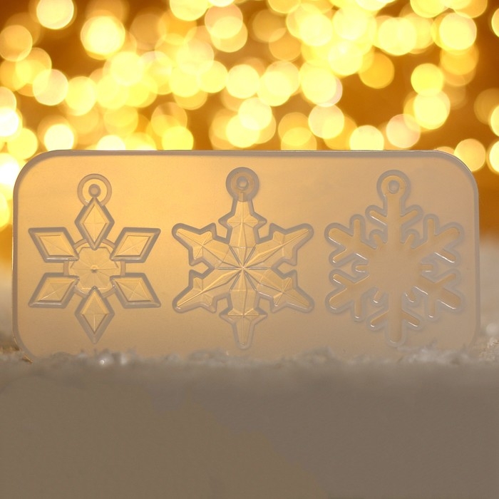 Форма силиконовая универсальная, подвеска «Снежинки» 3 в 1, размер от 5,2 до 5,6 см Форма силиконовая универсальная, подвеска «Снежинки» 3 в 1, размер от 5,2 до 5,6 см