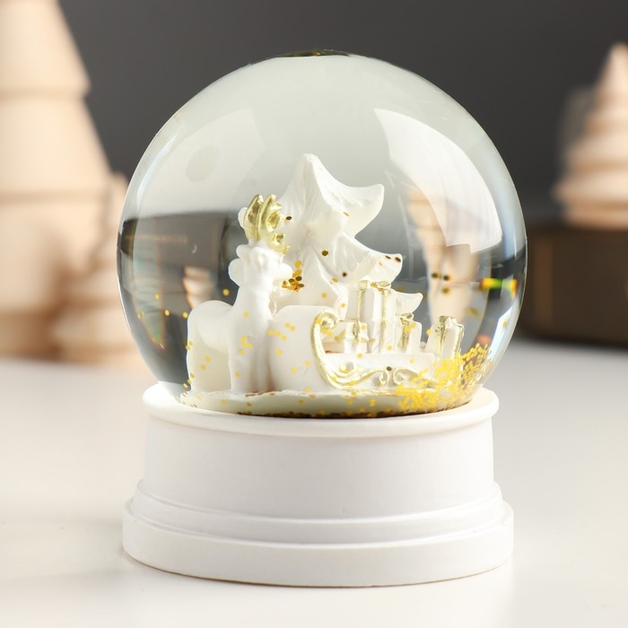 Сувенир полистоун водяной шар Сувенир полистоун водяной шар "Заснеженная ёлочка с подарками" белый 6,5х6,5х8 см