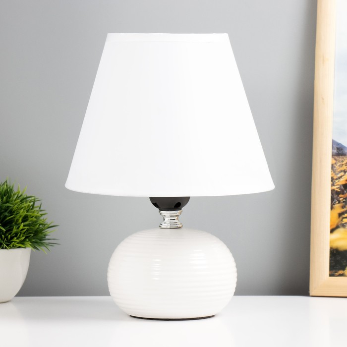 Лампа настольная Е27 25W Лампа настольная Е27 25W "Саленто белая" 18х18х25 см RISALUX