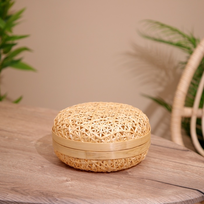 Шкатулка с крышкой плетёная, из бамбука 20х20х11 см Шкатулка с крышкой плетёная, из бамбука 20х20х11 см