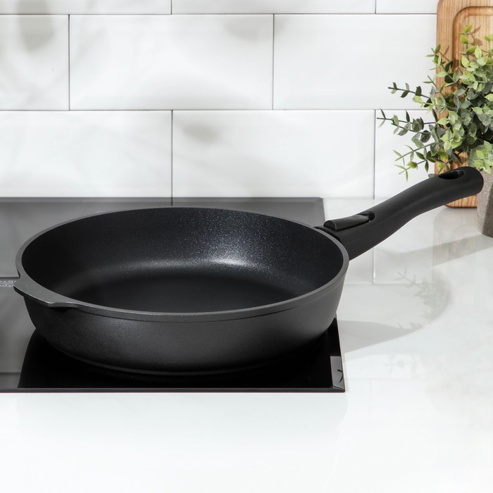 Сковорода «Традиция», d=28 см, съёмная ручка, антипригарное покрытие, цвет чёрный Сковорода «Традиция», d=28 см, съёмная ручка, антипригарное покрытие, цвет чёрный