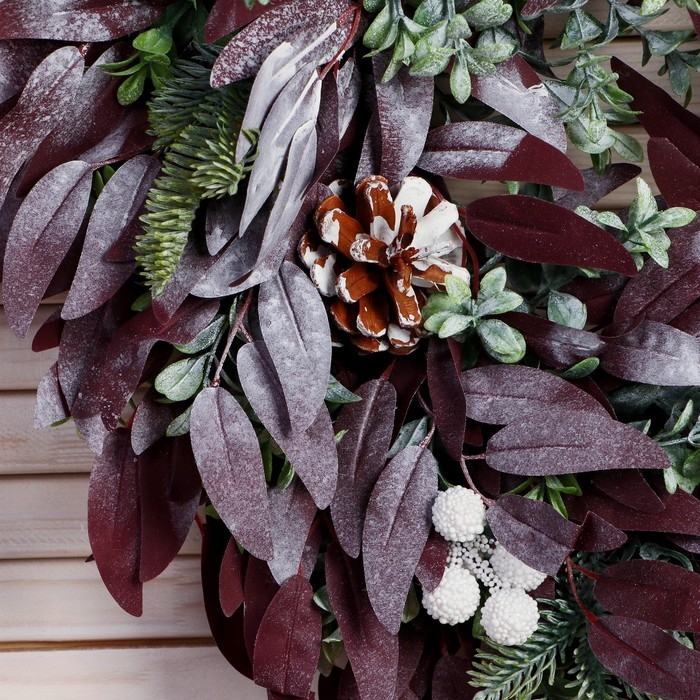 Венок новогодний d- 38 см  Венок новогодний d- 38 см "Уютная сказка" листья шишки зелень