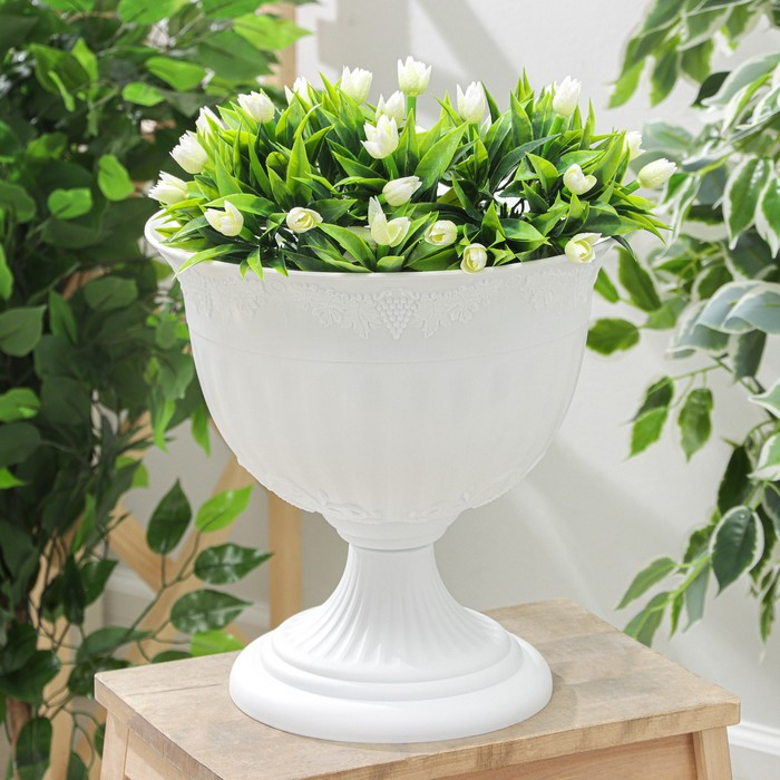 Кашпо уличное на ножке «Ангара», 8 л, цвет белый Кашпо уличное на ножке «Ангара», 8 л, цвет белый