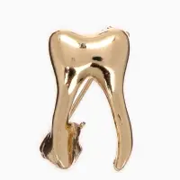 Брошь &laquo;Зуб&raquo;, цвет золото