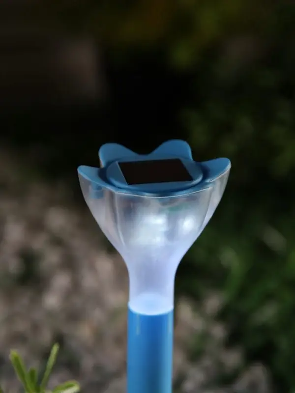 Садовый светильник &laquo;Цветок голубой&raquo;, уличный, на солнечной батарее, 6&times;29&times;6 см, 1 LED, свечение белое