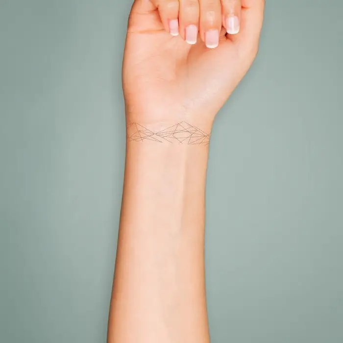 Переводная тату на тело чёрная «Браслет. Полигональные фигуры», 20×3 см Переводная тату на тело чёрная «Браслет. Полигональные фигуры», 20×3 см