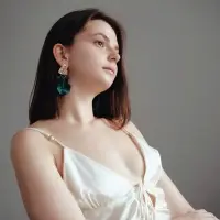 Серьги ассорти &laquo;Ветер&raquo;, мятые треугольники, зелёные