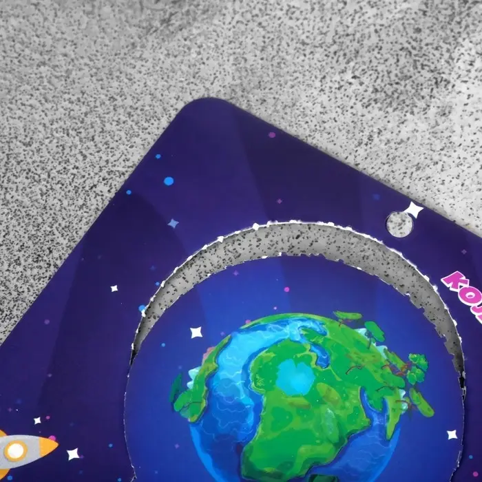 Брошь деревянная «Космос» Земля, зелёно-голубая