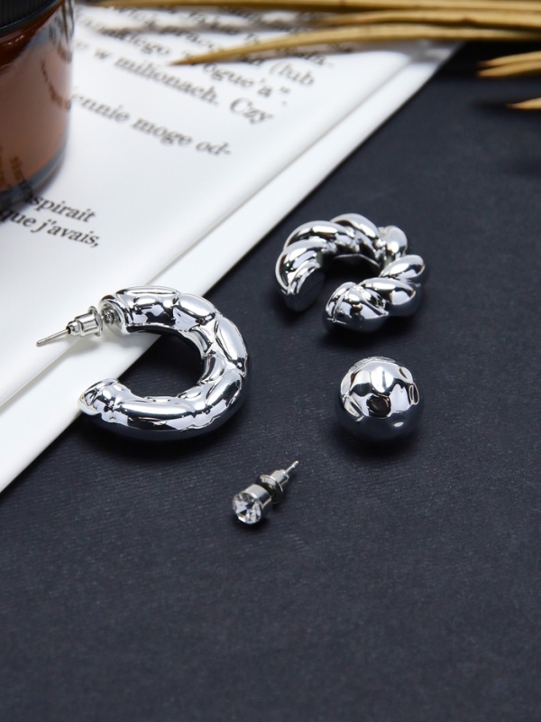 Набор серьги и каффы 4 шт «Мятые» переплетение, цвет серебро