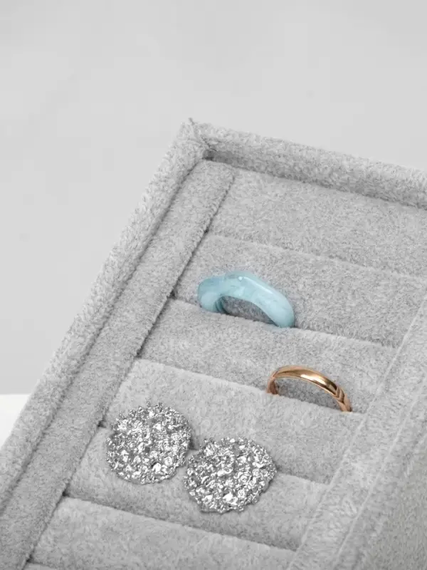 Подставка под кольца и серьги QF, 6 полос, флок, 10&times;10.5&times;18 см, серая