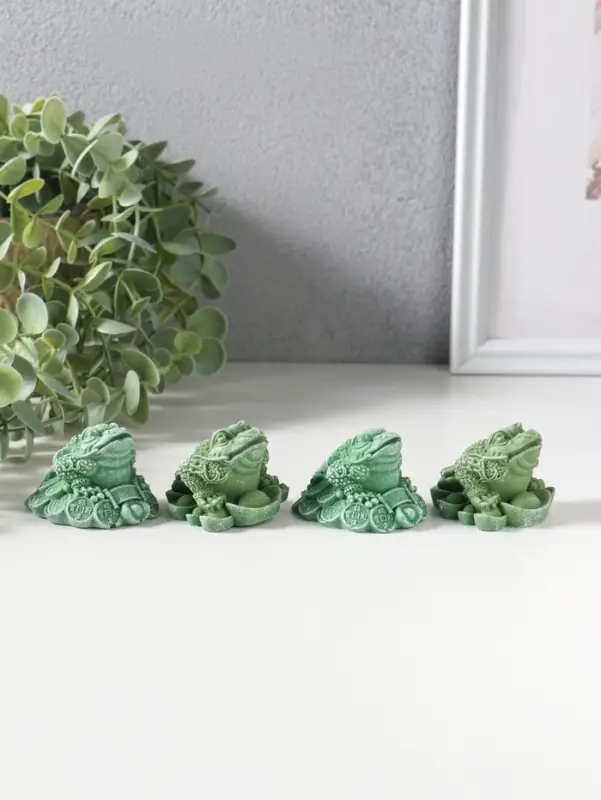 Сувенир полистоун "Денежная жаба на монетах со слитком" набор 4 шт зелёный 5х4,3х4 см