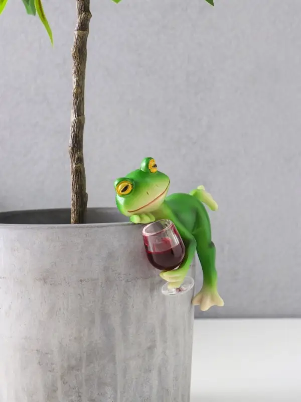Сувенир полистоун Сувенир полистоун "Лягуха с бокалом - расслабляемся" 9,5х4,5х7,5 см