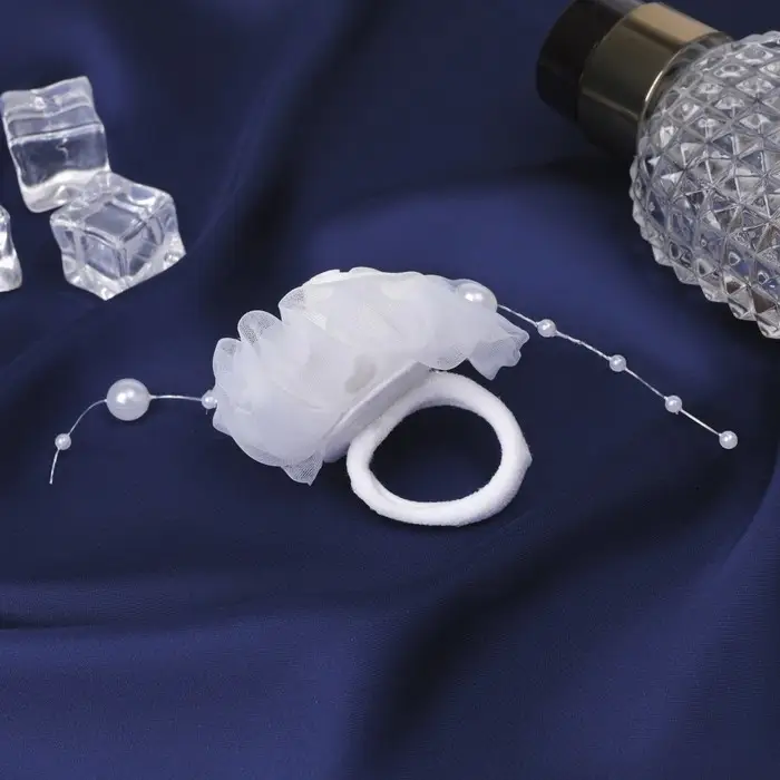 Резинка для волос бант «Школьница», роза, d=7 см, белая