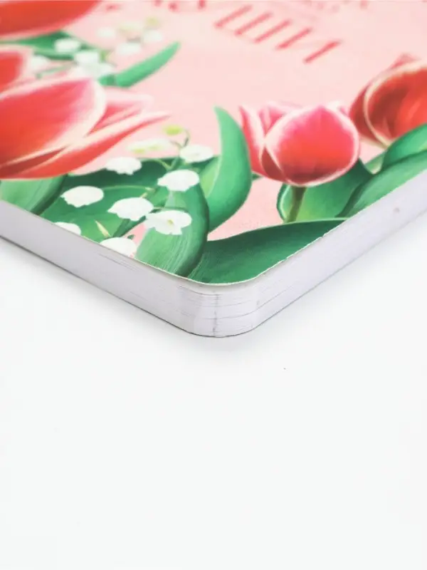 Гифтбокс с чаем, конфетами и еждневником "С 8 марта"