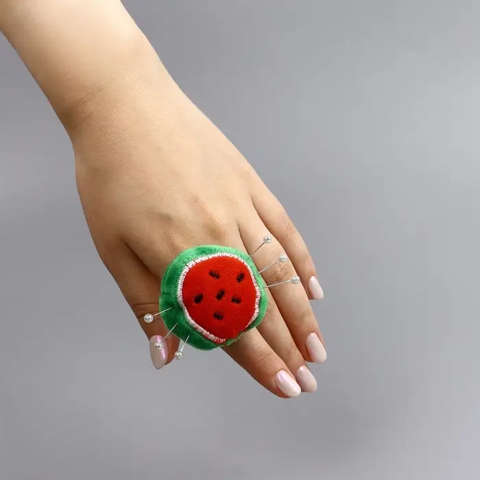 Игольница-кольцо «Арбузик», 5×4.5×4 см, красная, зелёная Игольница-кольцо «Арбузик», 5×4.5×4 см, красная, зелёная