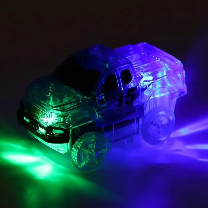 Автотрек Flash Track, с 2 машинками, 1006 см, работает от батареек Автотрек Flash Track, с 2 машинками, 1006 см, работает от батареек