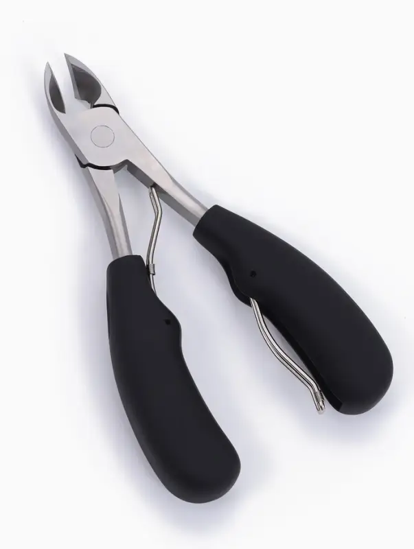 Кусачки педикюрные, с колпачком, с прорезиненными ручками, изогнутое лезвие, 12.5 см, длина лезвия-15 мм, чёрные, серебристые