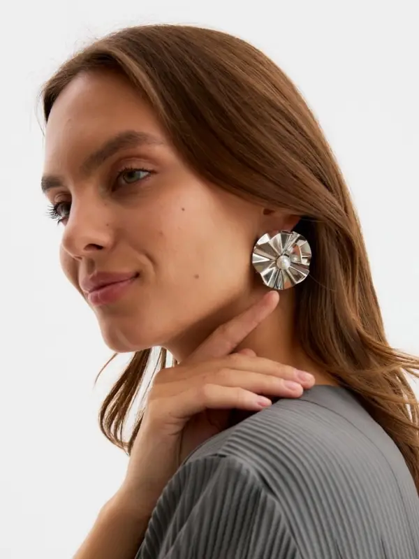 Серьги клипсы для ушей QF &laquo;Тренд. Объёмный цветок&raquo;, металл, цвет серебро