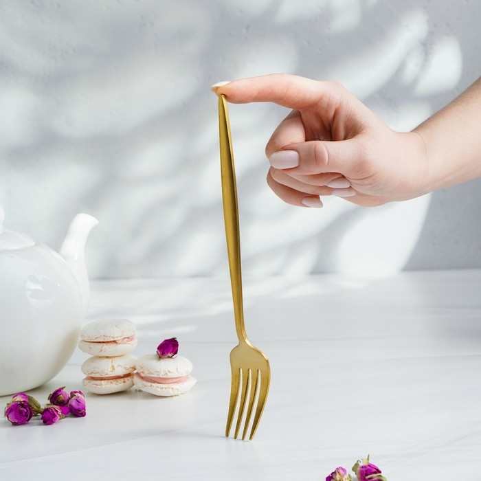 Вилка столовая из нержавеющей стали Magistro «Блинк», 21,5×3 см, цвет золотой Вилка столовая из нержавеющей стали Magistro «Блинк», 21,5×3 см, цвет золотой