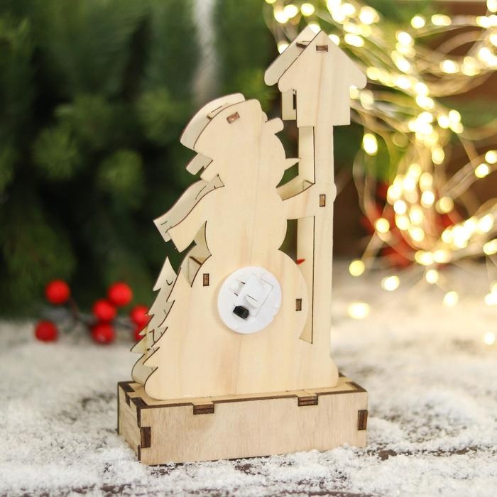 Фигурка новогодняя свет  Фигурка новогодняя свет "Снеговик в лесу у скворечника" 12х21 см