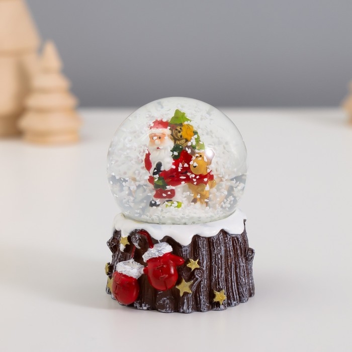 Сувенир полистоун водяной шар Сувенир полистоун водяной шар "Дед Мороз/Снеговик с варежками" МИКС 6,5х4,5х4,5 см