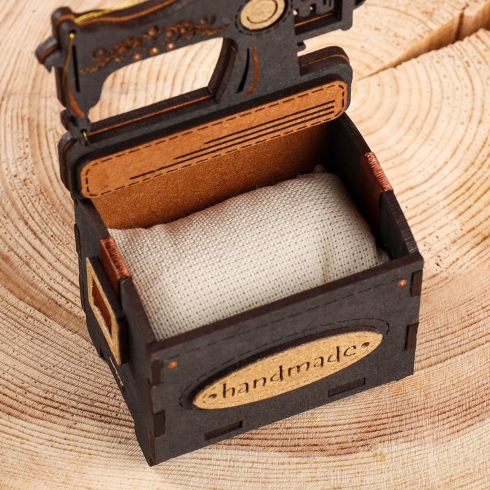 Игольница сувенир Игольница сувенир "Швейная машинка", МДФ, Дуб-черный, 7,5х5,5х12,5 см