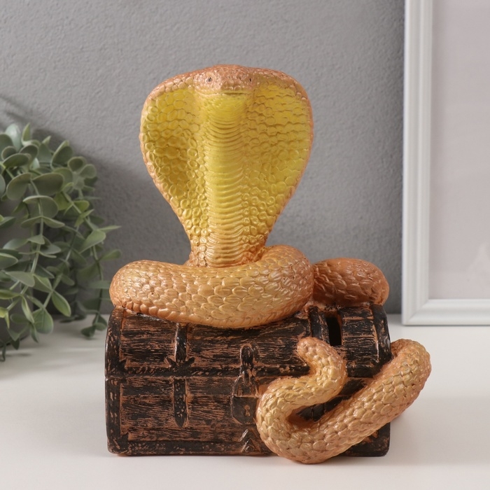 Копилка"КОБРА НА СУНДУКЕ "  20 х 17 х 12 см.