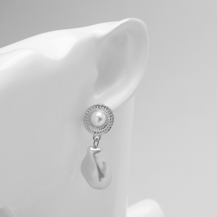 Серьги с жемчугом «Абстракция» крупная бусина, цвет серебро Серьги с жемчугом «Абстракция» крупная бусина, цвет серебро