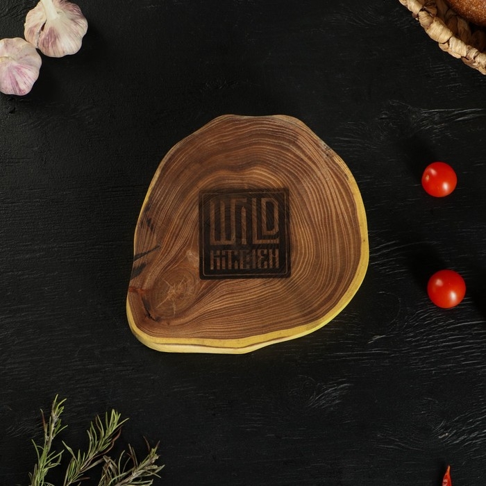 Доска разделочная из спила Wild Kitchen, d=160-200 мм, толщина 30 мм, цельный массив кедра Доска разделочная из спила Wild Kitchen, d=160-200 мм, толщина 30 мм, цельный массив кедра