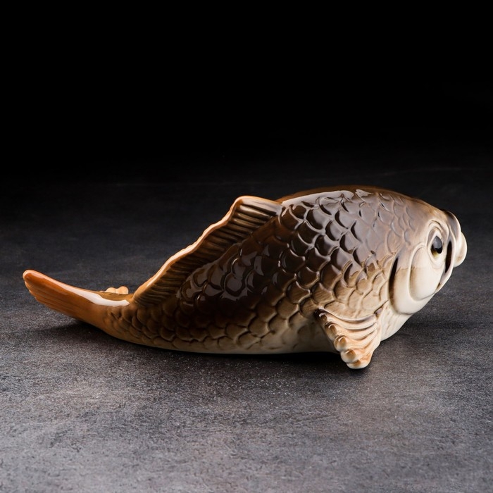 Сувенир Сувенир "Сазан", ручная работа, фарфор