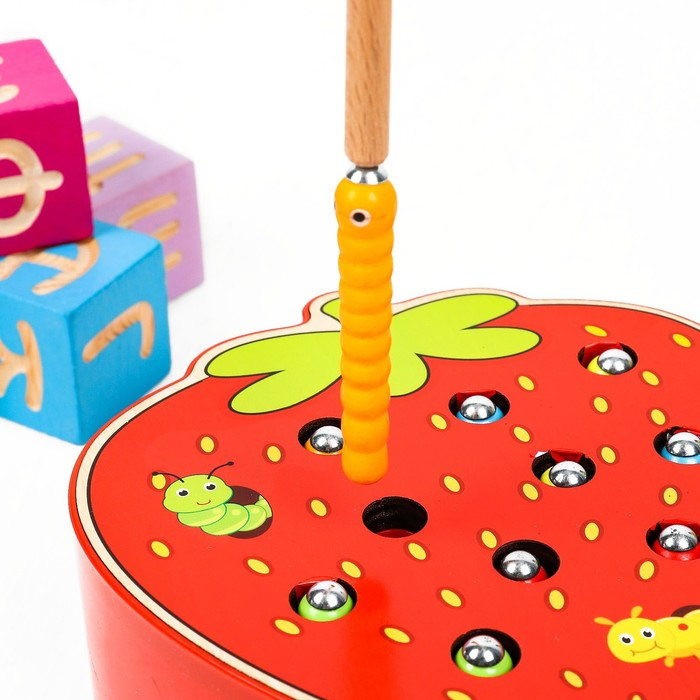 Игрушка развивающая рыбалка «Клубника», 7 × 15,5 × 17 см Игрушка развивающая рыбалка «Клубника», 7 × 15,5 × 17 см