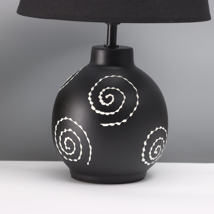 Лампа настольная Лампа настольная "Луиза" 1х40Вт Е27 черный/белый 25х25х38,,5см