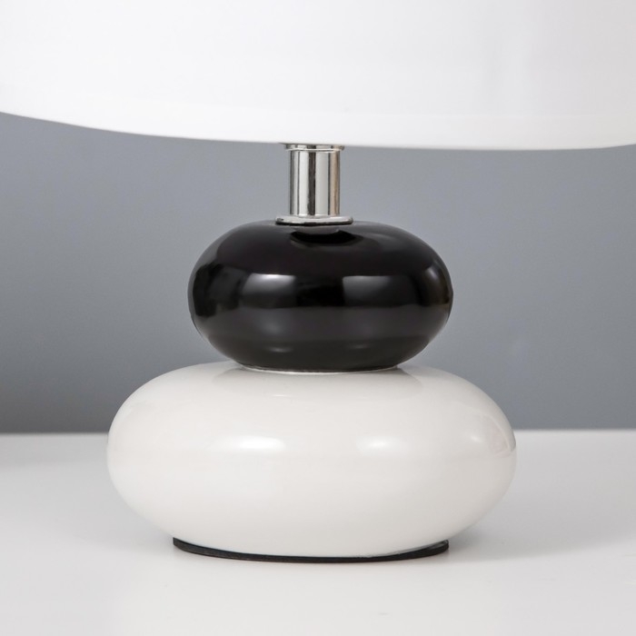 Настольная лампа Настольная лампа "Баланс" Е14 40Вт бело-черный 17,5х17,5х23 см RISALUX